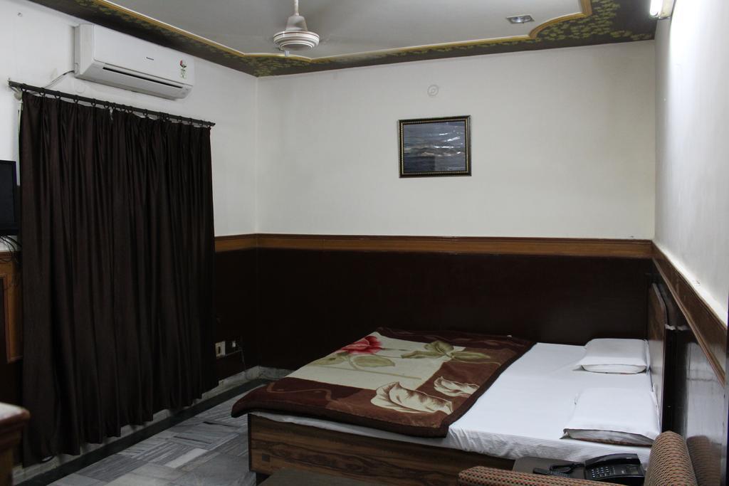 Hotel Ajay International Agra  Bagian luar foto