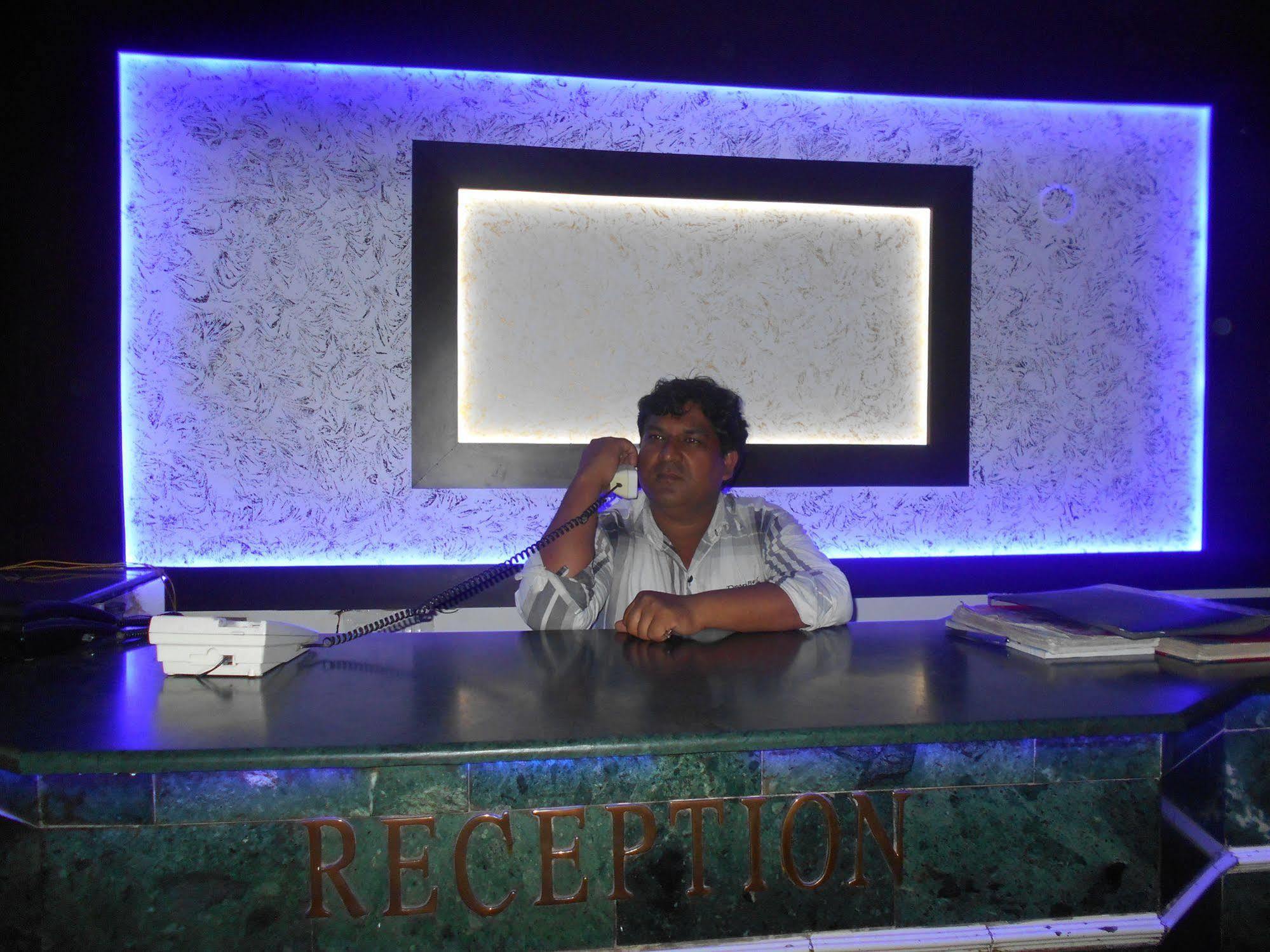 Hotel Ajay International Agra  Bagian luar foto